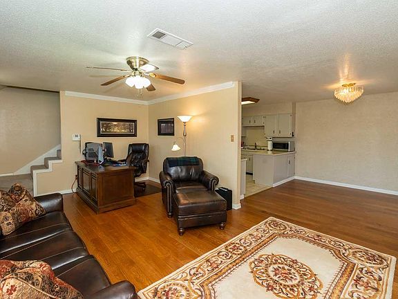 5th image of 1101 Sunmeadow Dr