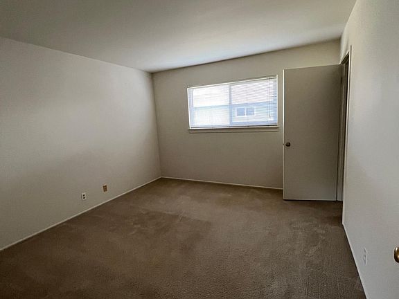 4th image of 3046 Emerson St