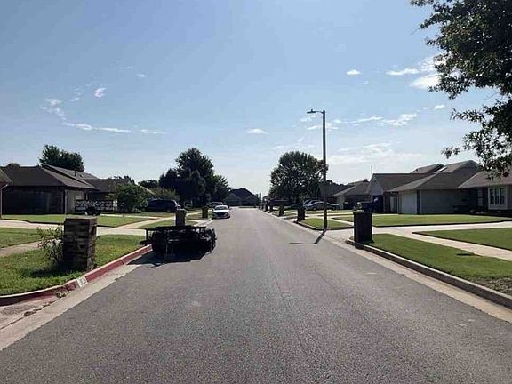Exterior Neighborhood (street photo)