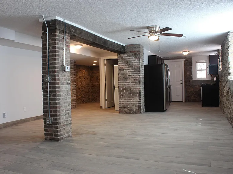2735 Gillham Rd #B — Photo 3