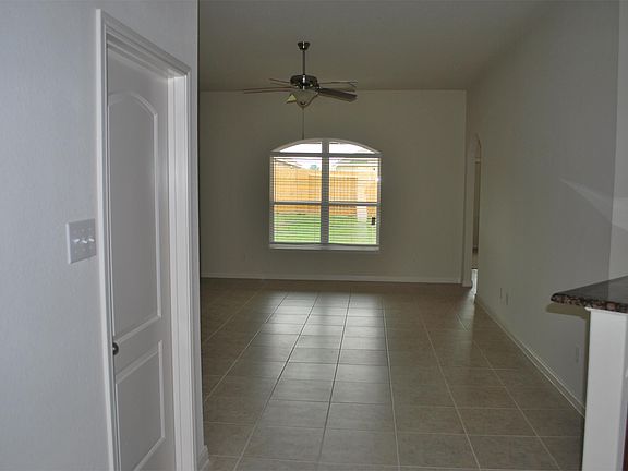 4th image of 2221 Sable Wood Dr