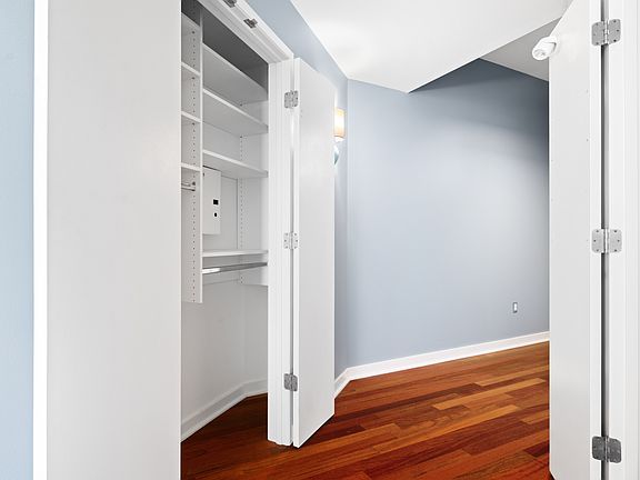 5th image of 2101 Market St Unit 4106
