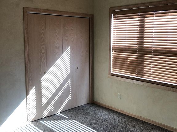 5th image of 504 1/2 38th Ave E