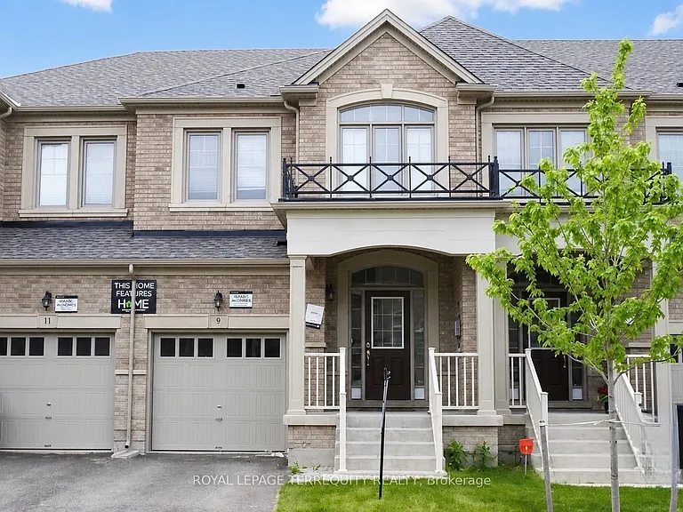 9 Lady Evelyn Cres — Photo 1