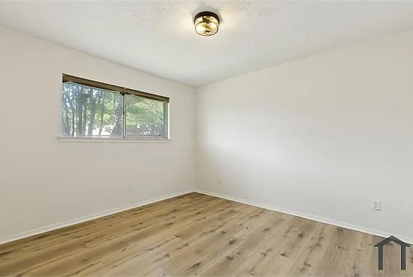 1922 N Floyd Rd — Photo 10