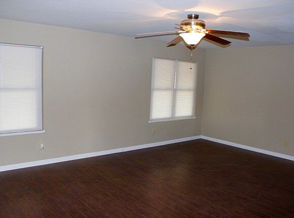 3rd image of 2921 Chisum Ave