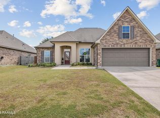 221 Still Waters Rd, Broussard, LA 70518