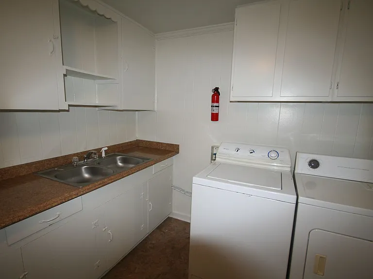 910 Lancaster St #A — Photo 8