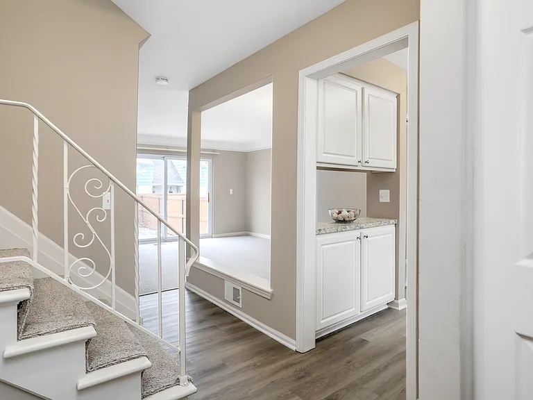 Cloisters Townhomes — Photo 7