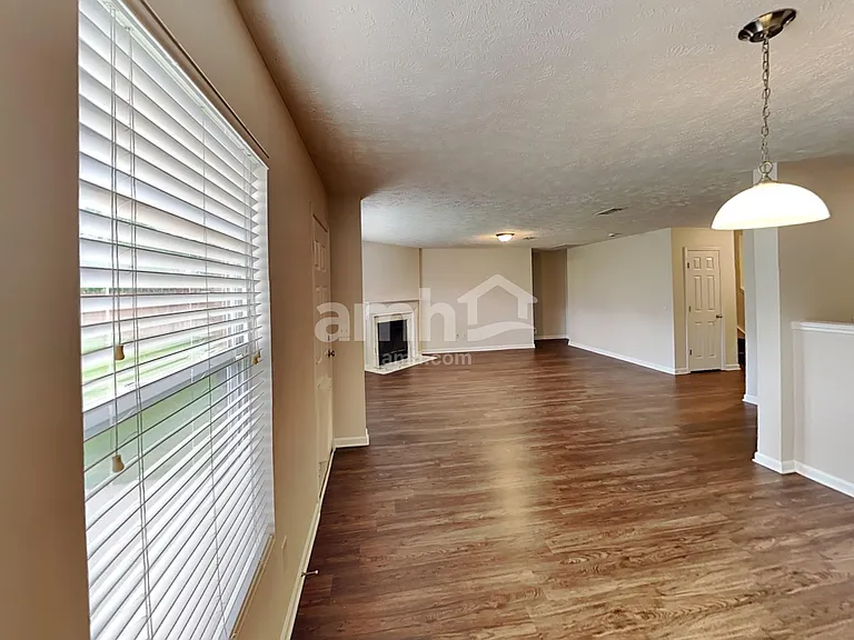 1027 Gannett Rd — Photo 9