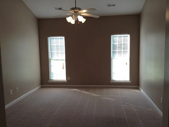 4235 Lindsey Ln — Photo 5