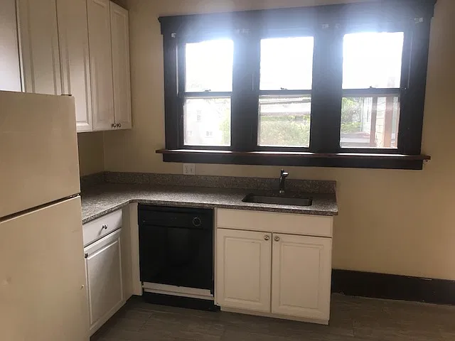 5 bed, 2000 sqft, $6,000 — Photo 2