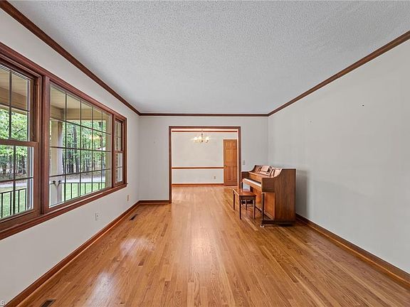 5th image of 3047 Isley Dr