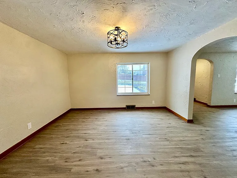 533 Freeport Rd — Photo 3