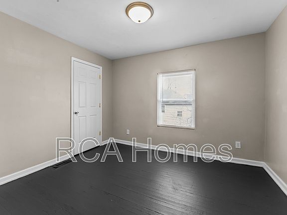 4th image of 107 N Kealing Ave