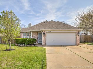 1702 W El Paso Pl, Broken Arrow, OK 74012