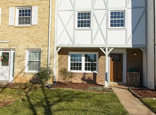 14822 Hoxton Sq, Centreville, VA 20120