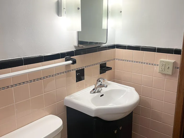Randolph Apartments — Photo 12