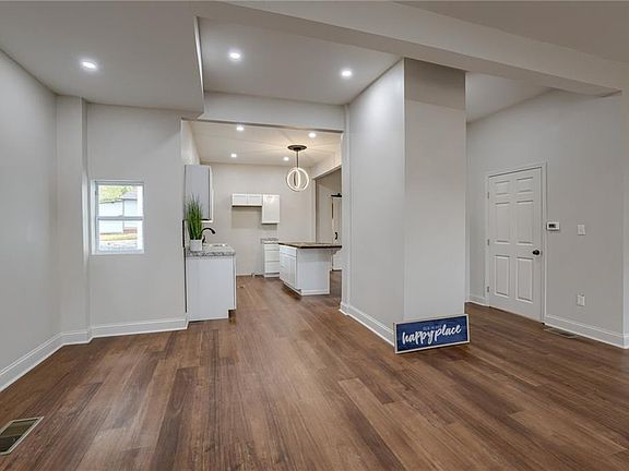 5th image of 4418 E 9th St