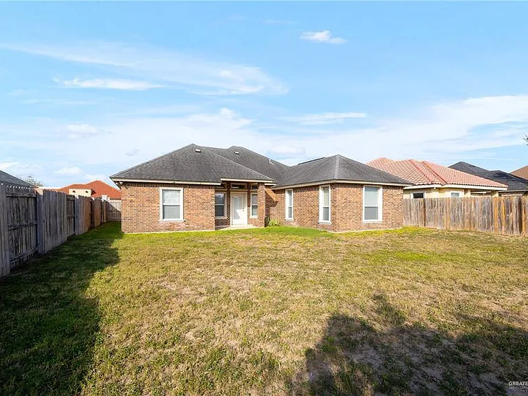 402 Hackberry Ave — Photo 12