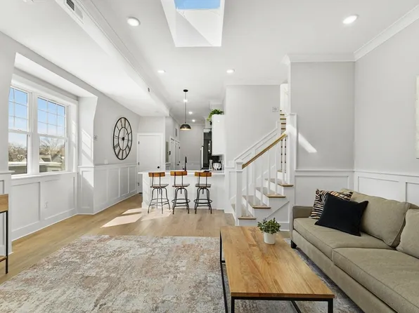 115 Thurston St #I, Somerville, MA 02145