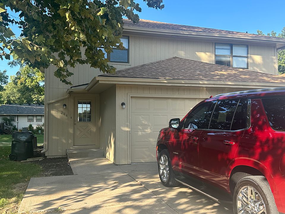 This duplex offers plenty of shade in the driveway, thanks to the towering sycamore tree that stands proudly out front.