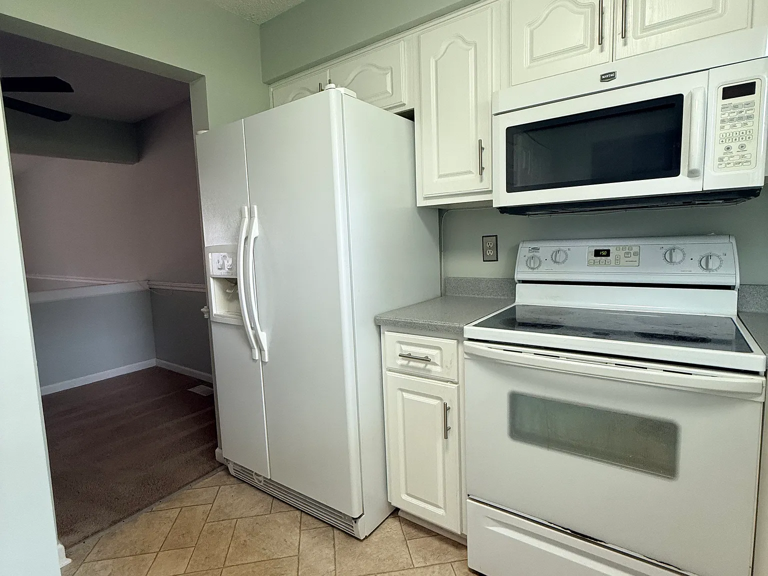 2 bed, 1.5 bath, 1268 sqft, $1,300 — Photo 3