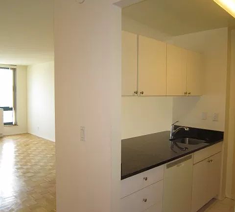 2nd image of 1 Irving Pl APT P23c