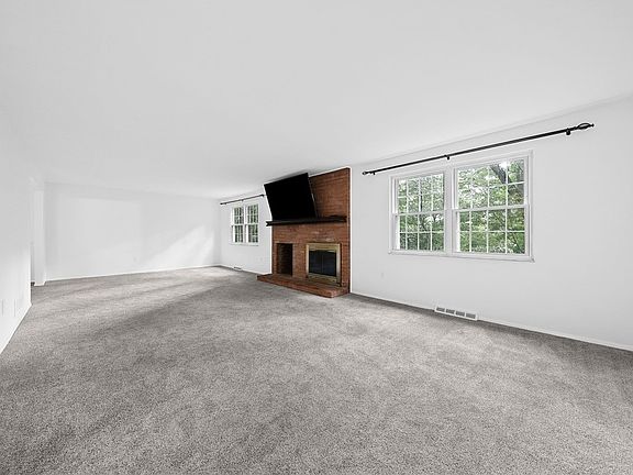 5th image of 8648 W Barkhurst Dr