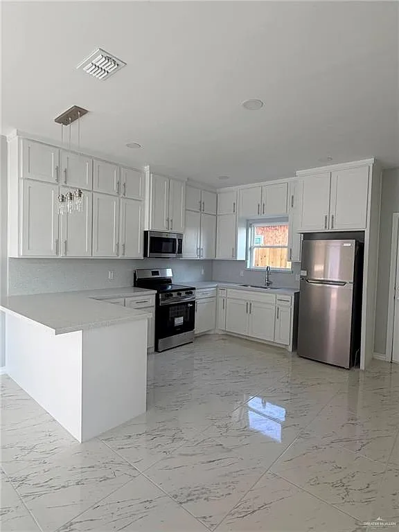2 bed, 2.0 bath, 970 sqft, $1,350 — Photo 3