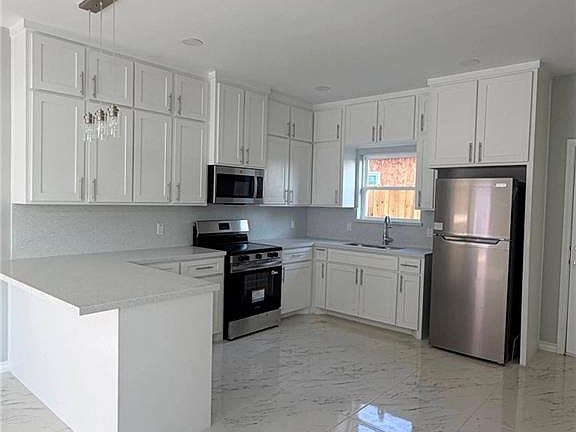 3rd image of 3806 Rosewood Dr #3