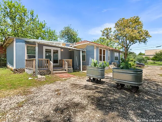2213 N Flores St — Photo 46