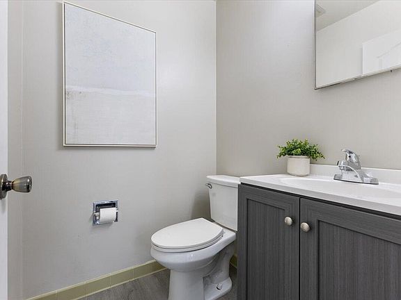 5th image of 2406 Valley Dr