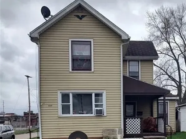 1149 Orchard St, Coshocton, OH 43812