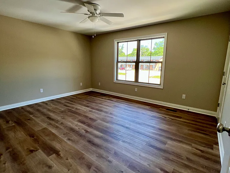 120 Robbins Dr — Photo 10