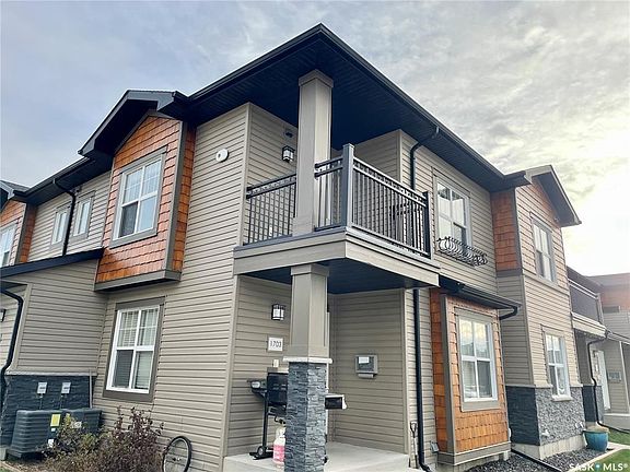 2nd image of UNIT 1704-1015 Patrick CRESCENT