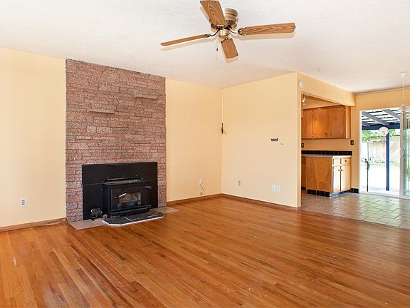 Fire Place with wood insert