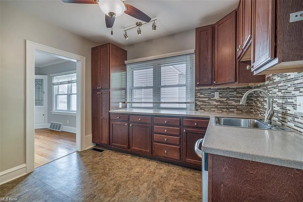2 bed, 1100 sqft, $1,500 — Photo 4