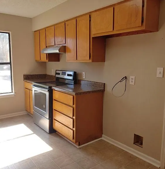 102 Pelham Dr — Photo 8
