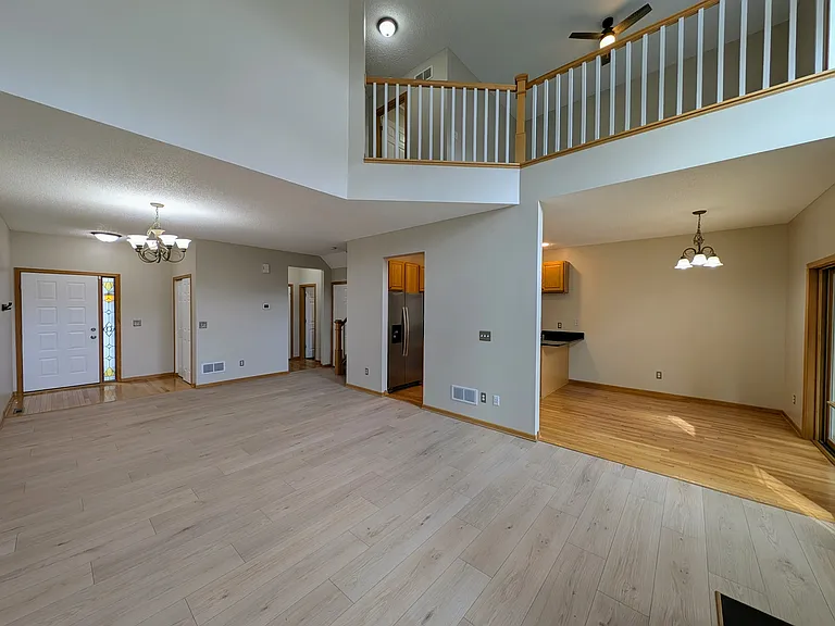 594 Sutherland Dr — Photo 13