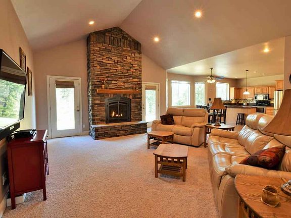 3rd image of 12 Brookway Ct