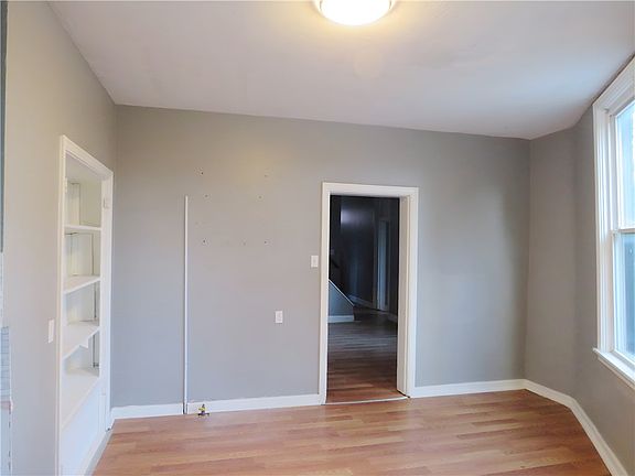 5th image of 375 1/2 Main St