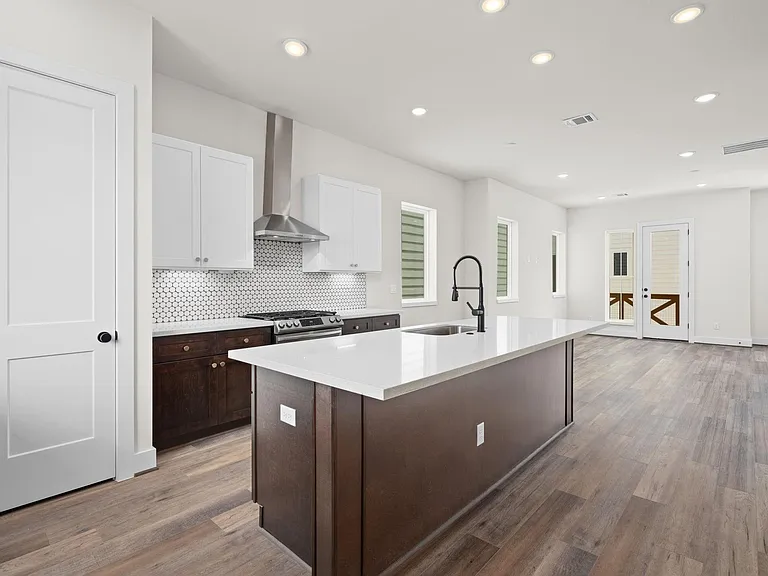 3905 Pinemont Dr #F — Photo 18