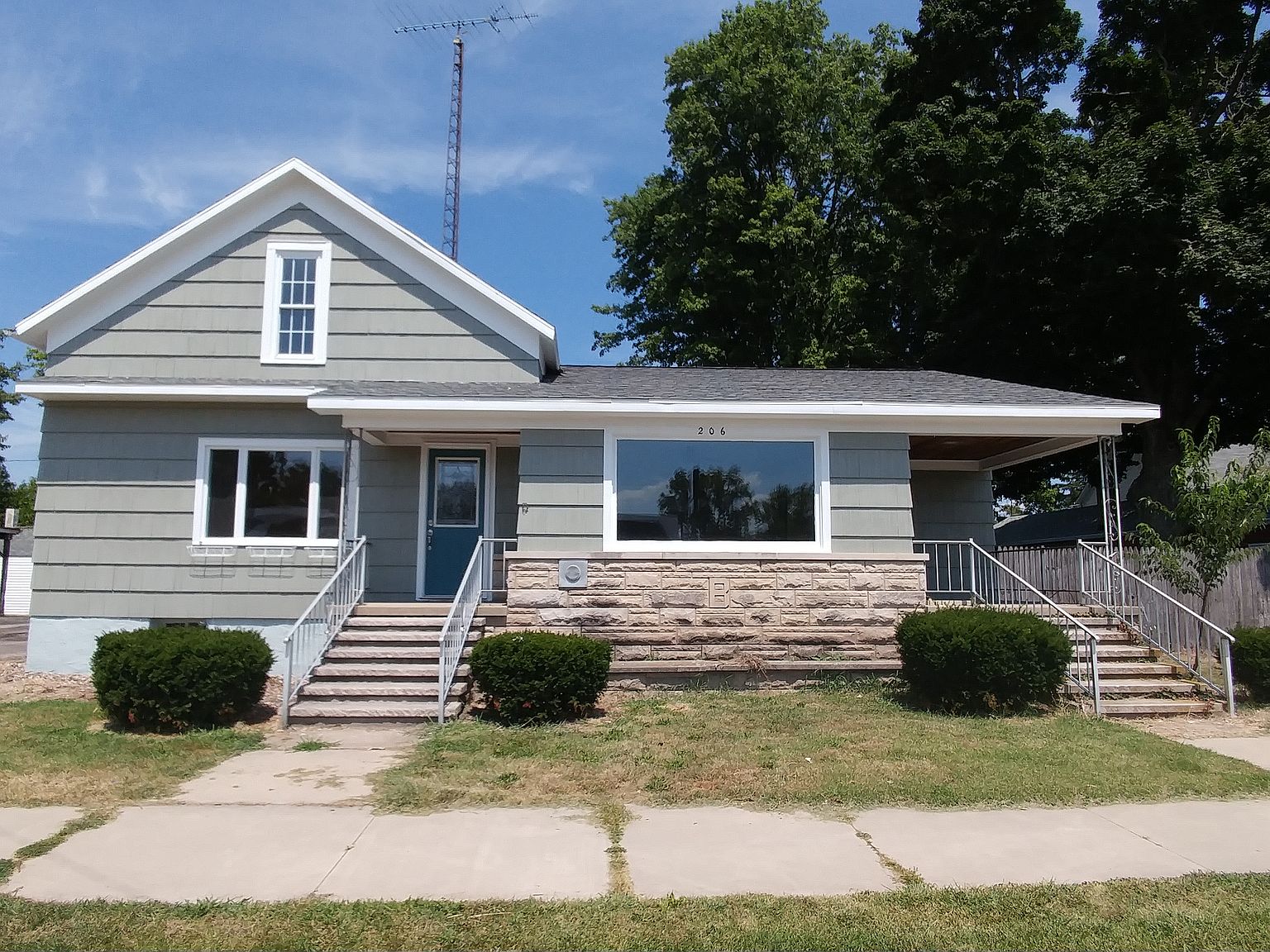 206 W Center St, Bourbon, IN 46504 Zillow