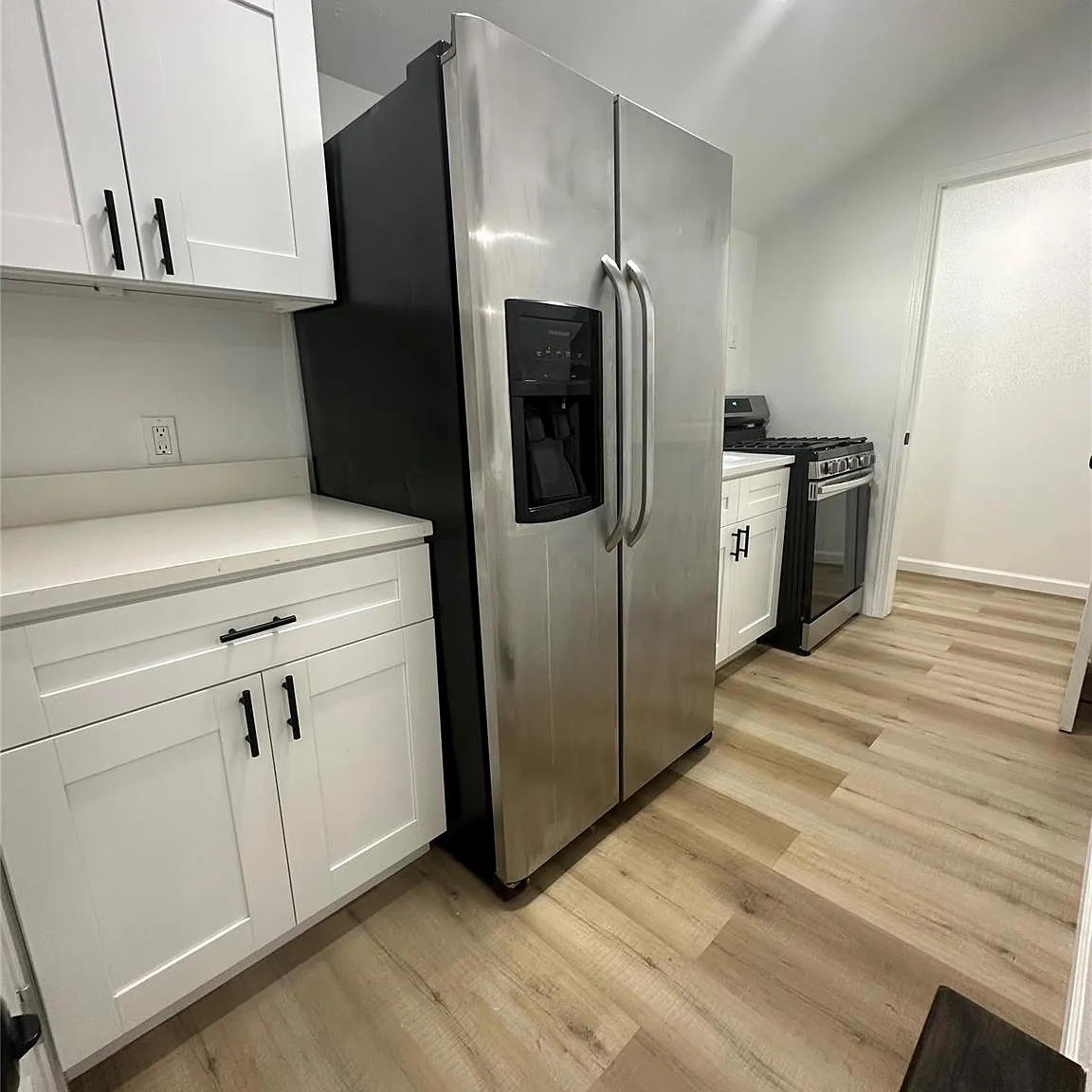 2 bed, 1.0 bath, 770 sqft, $1,400 — Photo 3