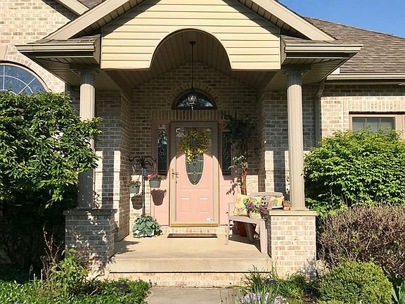 2nd image of 1937 Woods Dr