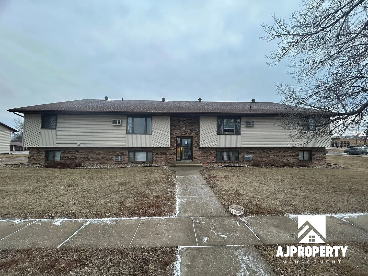 Keystone Apartments - 609 N Teton — Photo 1