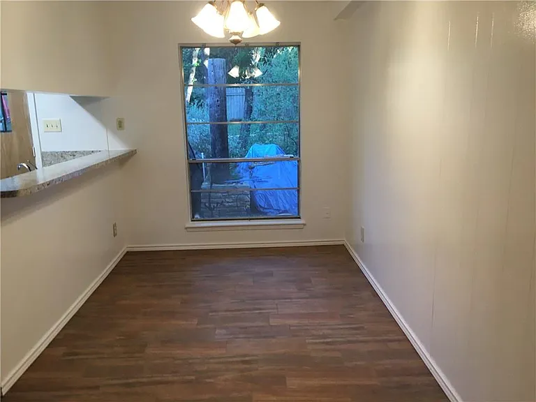 N Laurelwood Dr — Photo 5