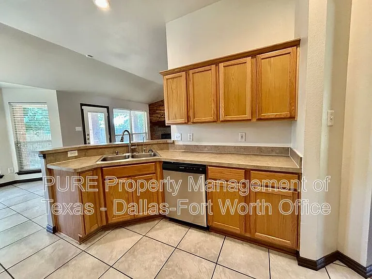 629 Madeline Ct — Photo 17