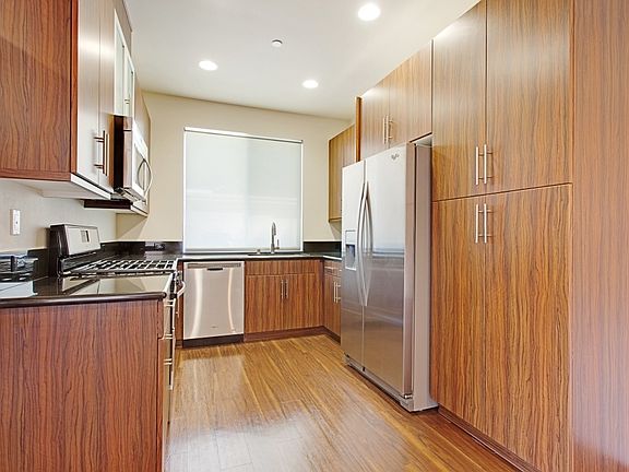 5th image of 90-94 N Oakview Dr #98